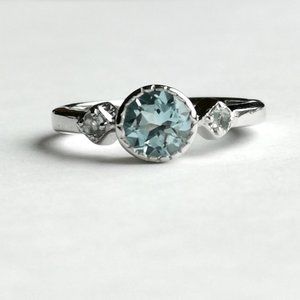 three stone sky blue topaz ring sterling silver size 8